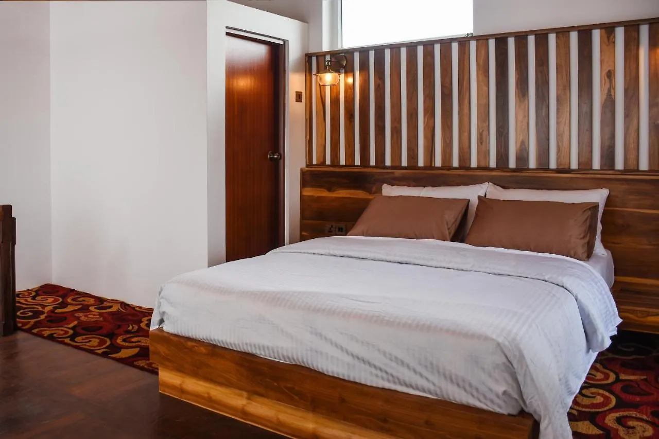 Queens Lake Cabin Nuwara Eliya Hotel